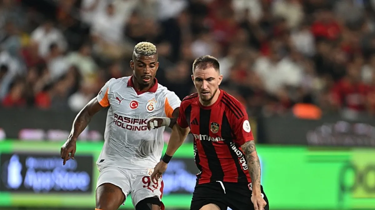 Galatasaray'ın Gabonlu yıldızından ayrılık iddialarına yanıt