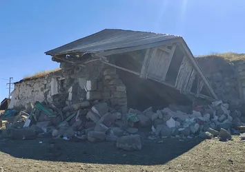 Ardahan'daki deprem sonrası yaralar sarılıyor! 5 köye 50 çadır kuruldu
