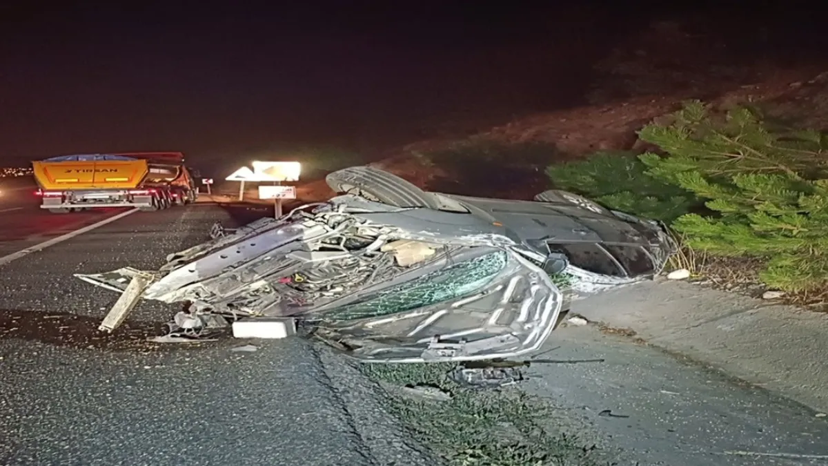 Ankara'da korkunç kaza: Otomobil yan yoldan çıktı: Araç şarampole devrildi