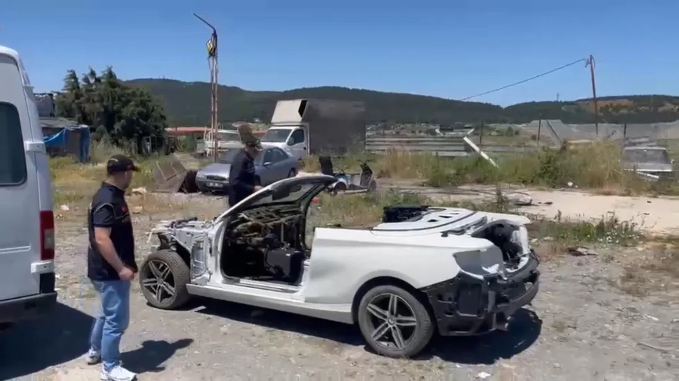 Yediemin otoparklarında 1,5 milyarlık vurgun iddiası: Yapay zekâyla sahte bilirkişi raporları hazırlayıp araçları ucuza almışlar - 3