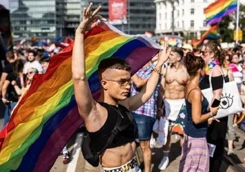 Büyük Aile Platformu TBMM'ye dilekçe verdi! LGBT terörünün sonlanması için 150 bin ıslak imza...