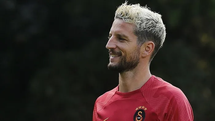 Galatasaray resmen duyurdu: Dries Mertens ile sözleşme uzatıldı! İşte alacağı ücret...