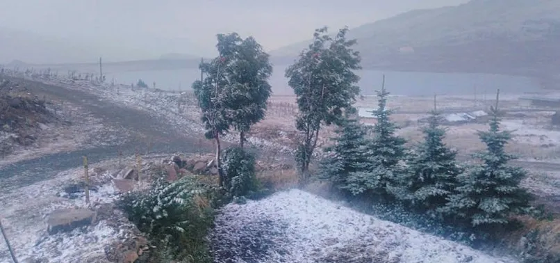 Bayburt’a ilk kar yağdı