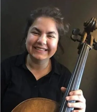 muzikle-kucuk-yasta-tanismisti-baba-ocaginda-kalbine-yenik-dustu-1665560480845.jpg Müzikle küçük yaşta tanışmıştı! Baba ocağında kalbine yenik düştü - 2