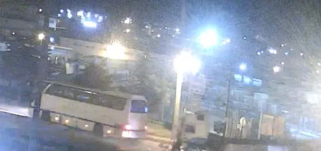 Camından fırladığı tırın altında kaldı