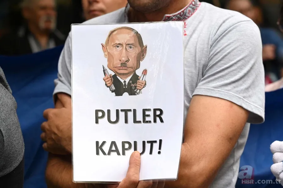 Putin'in katıldığı kutlamalara damga vuran pankart! Gizemli Z değişti 23