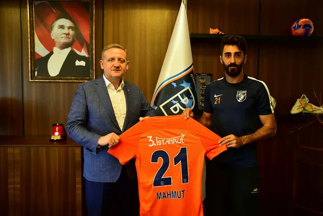 Başakşehir'de Mahmut Tekdemir'in sözleşmesi uzatıldı - 1