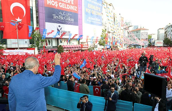 son-dakika-baskan-erdogandan-istanbulda-onemli-aciklamalar-koalisyon-pazartesi-gunu-savas-alanina-donecek-1685115975140.jpg Başkan Erdoğan'dan İstanbul’da önemli açıklamalar: Koalisyon pazartesi günü savaş alanına dönecek - 5