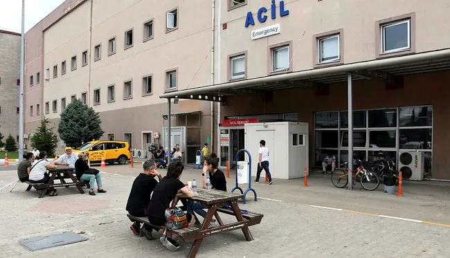 tekirdagdasahte-ickikabusu-11-kisi-yogun-bakimda-4u-entube-edildi-1624621380541.jpg Tekirdağ'da sahte içki kabusu: 11 kişi yoğun bakımda, 4’ü entübe edildi - 1