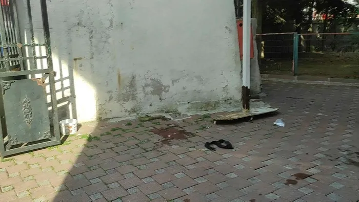 yolda-gordugu-husumetlisine-camide-kursun-yagdirdi-dehset-anlari-kamerada-1717743313418.jpeg Yolda gördüğü husumetlisine cami avlusunda kurşun yağdırdı! Dehşet anları kamerada - 3