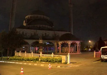 Son dakika: Ümraniye'de camide yangın paniği