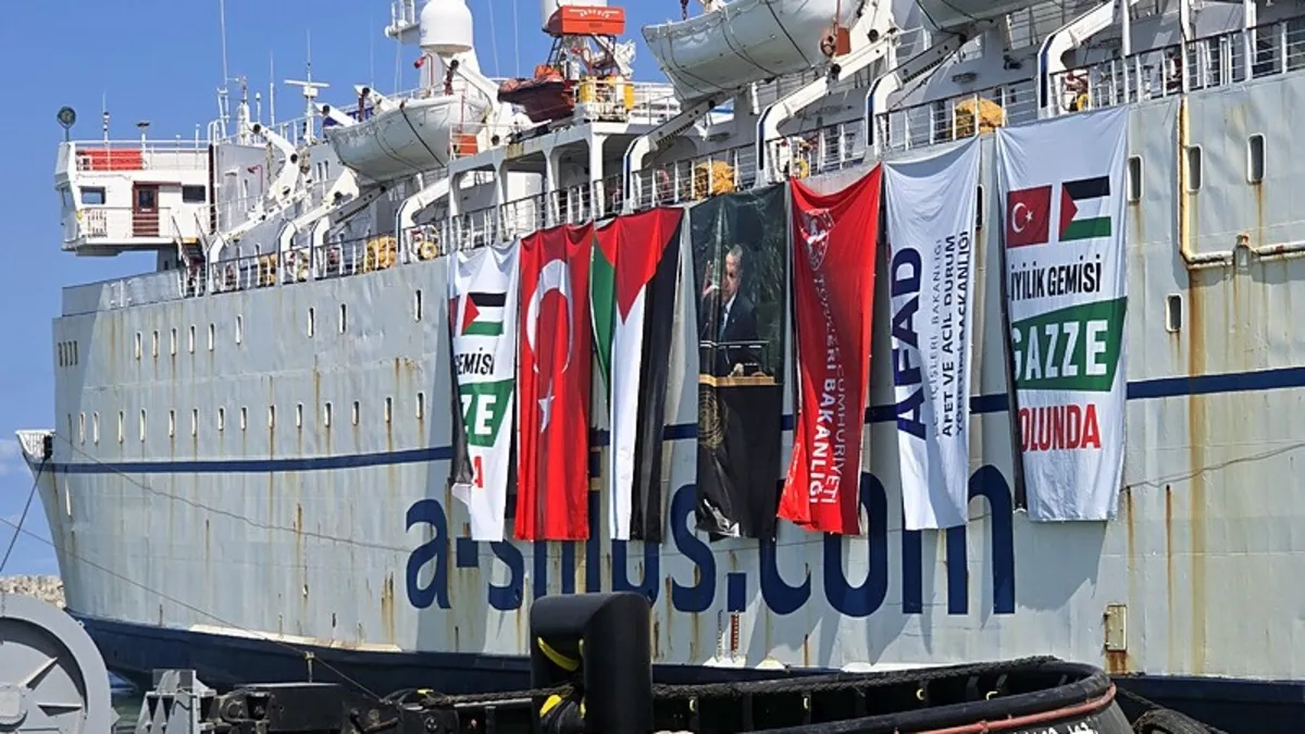 Türkiye'nin Gazze'ye umut taşıyan 17. "İyilik Gemisi" El-Ariş Limanı'na ulaştı