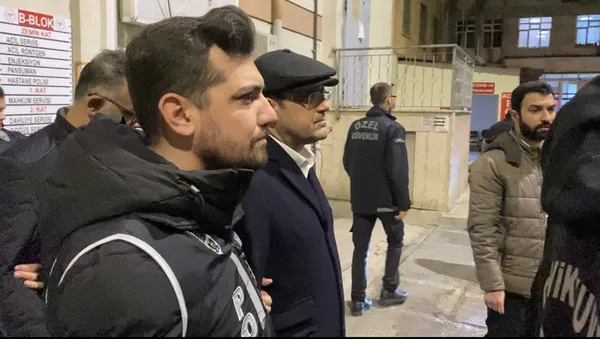 Son dakika: CHP'li Beşiktaş Belediyesi'nde rüşvet operasyonu: Eski Belediye Başkanı Murat Hazinedar tutuklandı | Milyon dolarları cebine indirmiş - 4