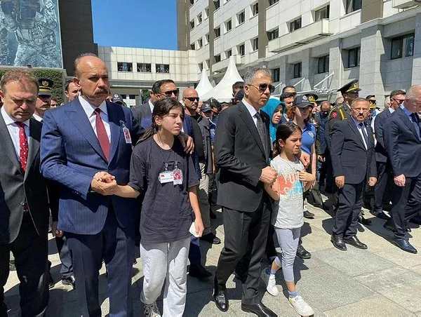 sehit-hakan-tellinin-kani-yerde-kalmadi-icisleri-bakani-ali-yerlikaya-duyurdu-1693222959473.jpeg Şehit Hakan Telli'nin kanı yerde kalmadı! İçişleri Bakanı Ali Yerlikaya duyurdu - 4