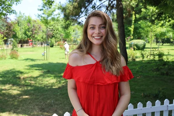 Hercai dizisinin Yaren'i İlay Erkök'ten samimi itiraf: Ünümü kullandığım oluyor - 5