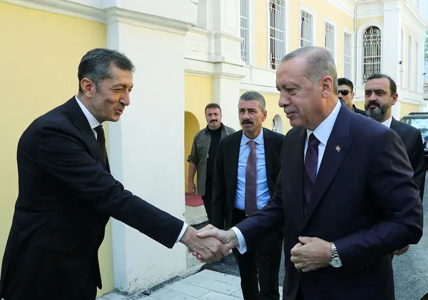 Başkan Erdoğan’dan eski eğitim sistemi hakkında açıklama: Geri gelmemek üzere rafa kaldırdık!