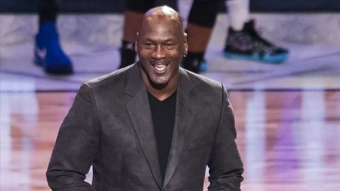 nbain-efsanesi-micheal-jordanin-formasi-rekor-fiyata-satildi-1663338612272.jpg NBA'in efsanesi Micheal Jordan'ın forması rekor fiyata satıldı - 1