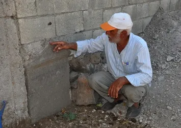 Bahçe duvarında tarihi keşif