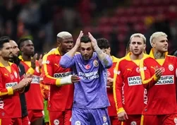 Galatasaray'a evinde soğuk duş | Spor yazarları yorumladı: Laçka oyunla gelen rezalet