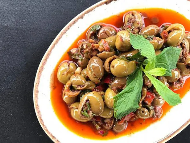 Zeytin çekirdeğini sakın atmayın! Bademcik iltihabının faydası onda saklıymış! Her gün 1 adet...