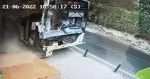 Yolcu dolu İETT felaketi es geçti!