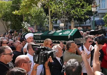 Yeşilçam efsanesi Ahu Tuğba'ya veda!
