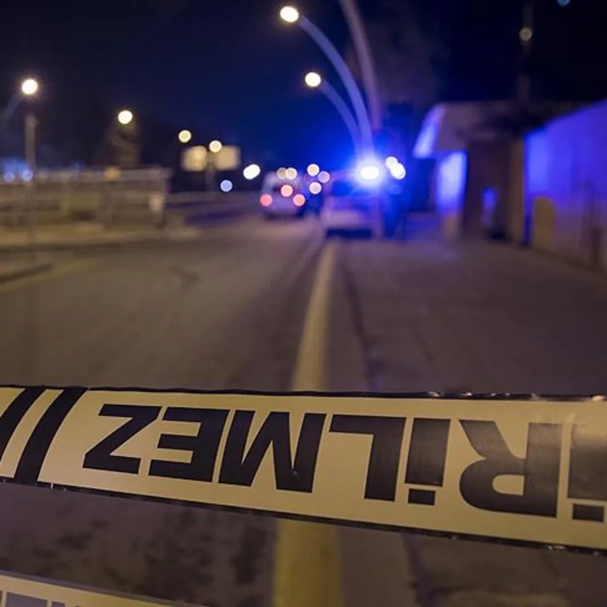 Kağıthane'de akaryakıt istasyonundaki 2 minibüste çıkan yangın söndürüldü