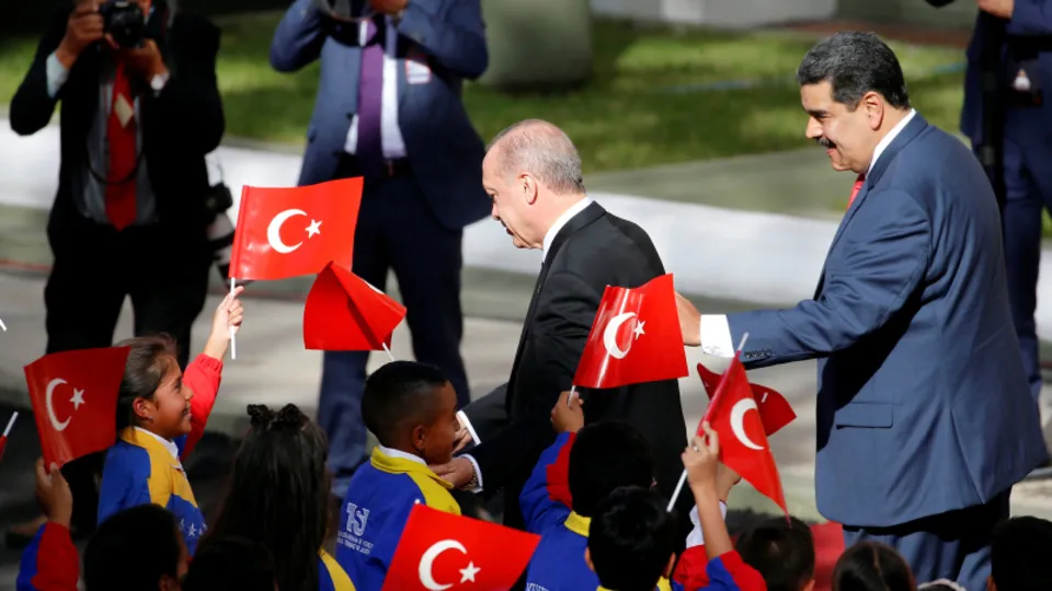 Venezuelalı askerlerden Başkan Erdoğan'a jest