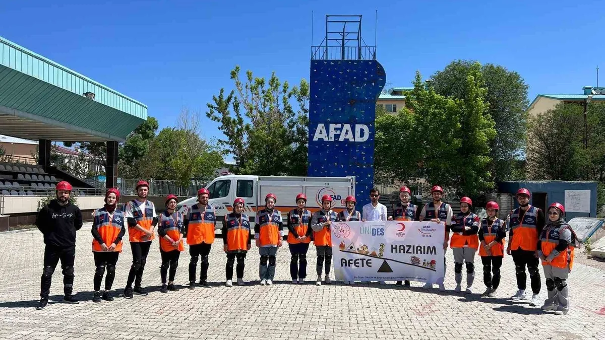 AFAD'tan Bitlis Genç Kızılay ekibine eğitim