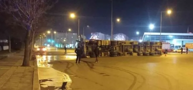 Sivas’ta tır devrildi: Kayseri yolu trafiğe kapandı