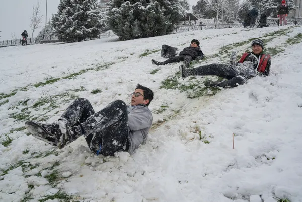 İstanbul ve Ankara’ya kar yağacak mı? Meteoroloji’den peş peşe uyarı! İşte 5 günlük hava durumu | Marmara’yı fırtına vuracak