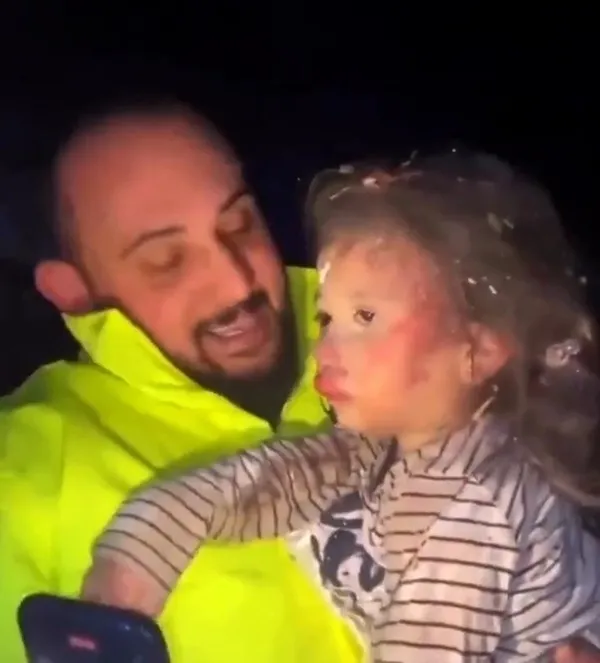 Enkazdan sağ çıkarılmıştı! Minik Azra Duru hastanede hayatını kaybetti