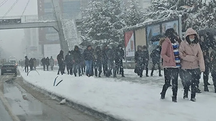 22 Aralık yarın hangi illerde okullar tatil oldu? Valilikler tek tek açıkladı! Erzurum, Van, Bartın, Bitlis...