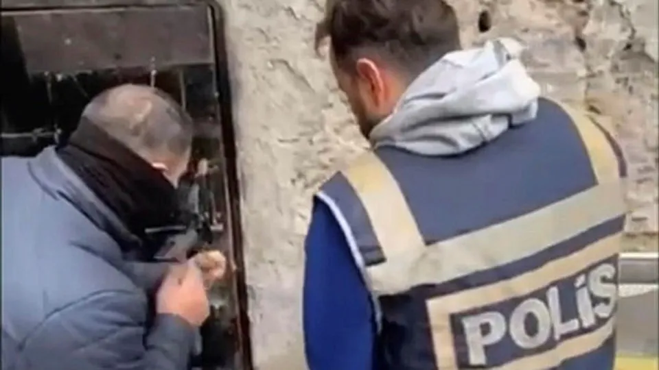 Bu kadarı da ancak filmlerde olur sanıyorduk! İzmir'de akıllara durgunluk veren olay! Polis gözlerine inanamadı