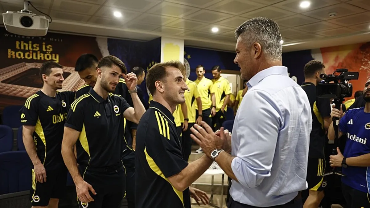 Fenerbahçe Başkanı Sadettin Saran futbolcularla bir araya geldi