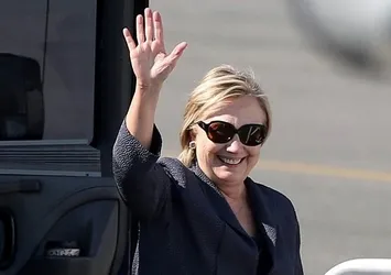 Hillary Clinton'ın çıplak heykeli dikildi