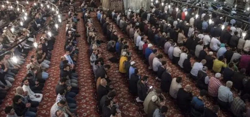 İstanbul'da ilk teravih namazı kılındı