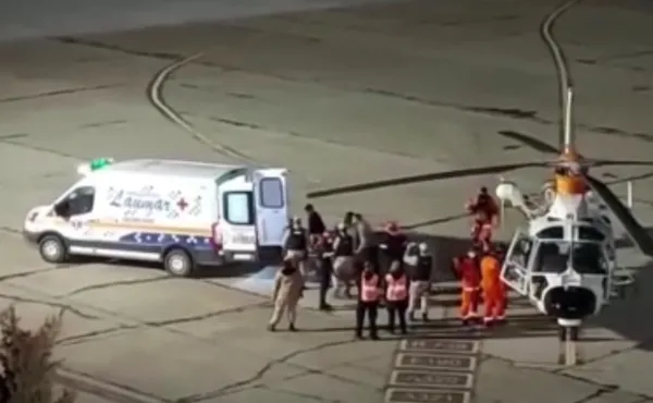 1657708438062.jpg Arjantin’de korku dolu anlar! Denizin ortasında kalp krizi geçiren balıkçı helikopterle kurtarıldı - 5