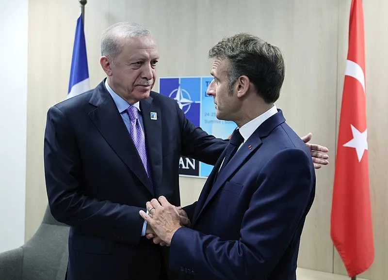 BAŞKAN ERDOĞAN FRANSA CUMHURBAŞKANI MACRON İLE GÖRÜŞTÜ