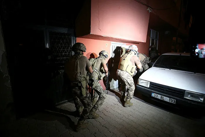 Son dakika: Mersin’de PKK-KCK operasyonu: 9 zanlı yakalandı