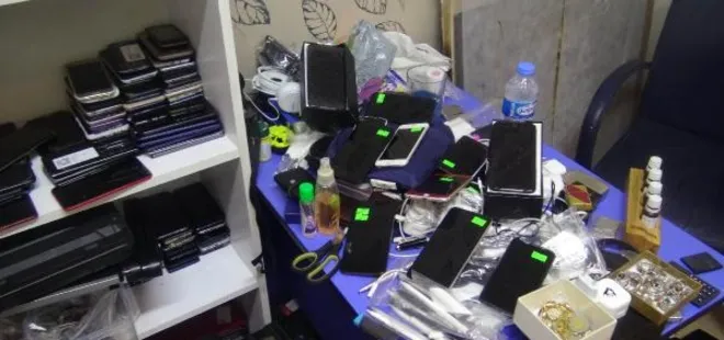 Burada yok yok! Havalimanında unutulan 5 kamyon eşya satışa çıkıyor