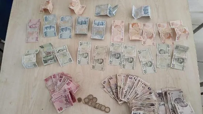 kahramanmarasta-dilencinin-ic-camasirinda-bin-700-lira-cikti-1619074601166.jpg Kahramanmaraş'ta dilencinin iç çamaşırında bin 700 lira çıktı - 3