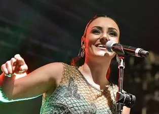 Ünlü türkücü Sevcan Orhan yoğun bakıma kaldırıldı