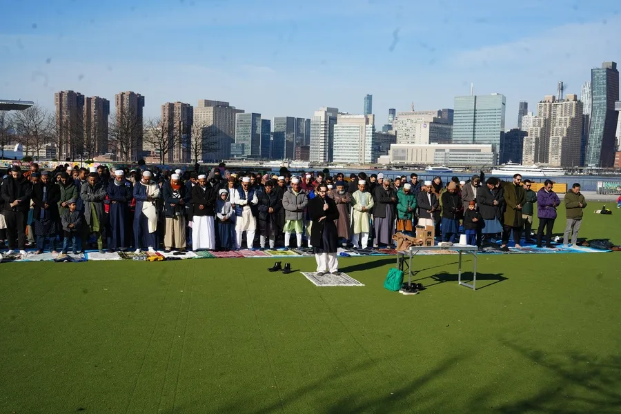 abd-sokaklarinda-ramazan-bayrami-coskusu-camiler-doldu-tasti-1774022572436.jpg ABD sokaklarında ramazan bayramı coşkusu! Camiler doldu taştı - 4