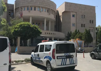 Ailesi tarafından ahıra kilitlenen çocuk dehşeti yaşadı: Hayvan kancasıyla bağlayıp üzerine idrarını yaptılar