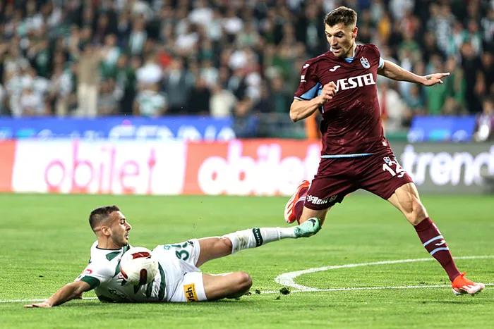 1712171070662.jpg Trabzonspor'dan Konyaspor maçı öncesi Fenerbahçe protestosu: Adaletsizliğinize karşı dik duruşumuz sonsuza kadar devam edecek - 1