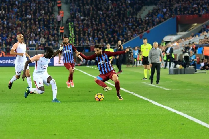 Trabzonspor - Galatasaray derbisinden kareler