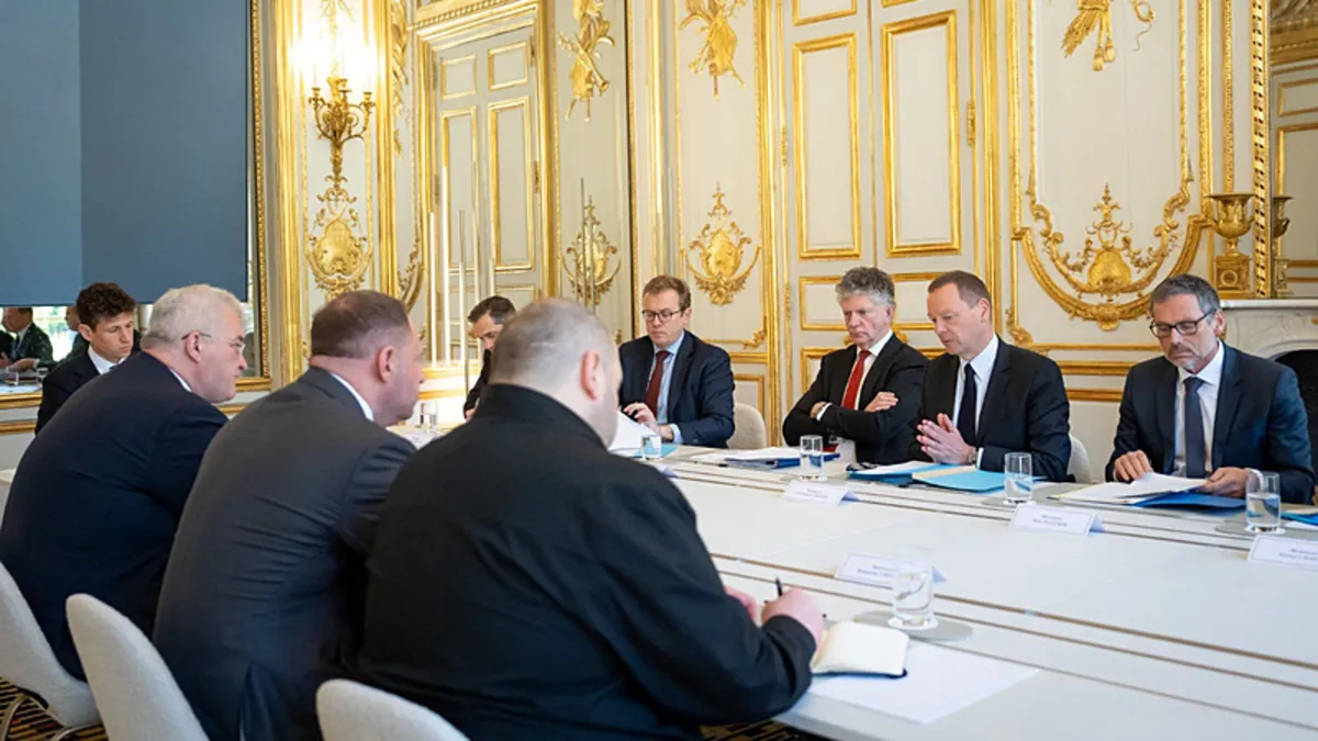 Ukrayna heyeti Paris'te AB yetkilileriyle görüştü