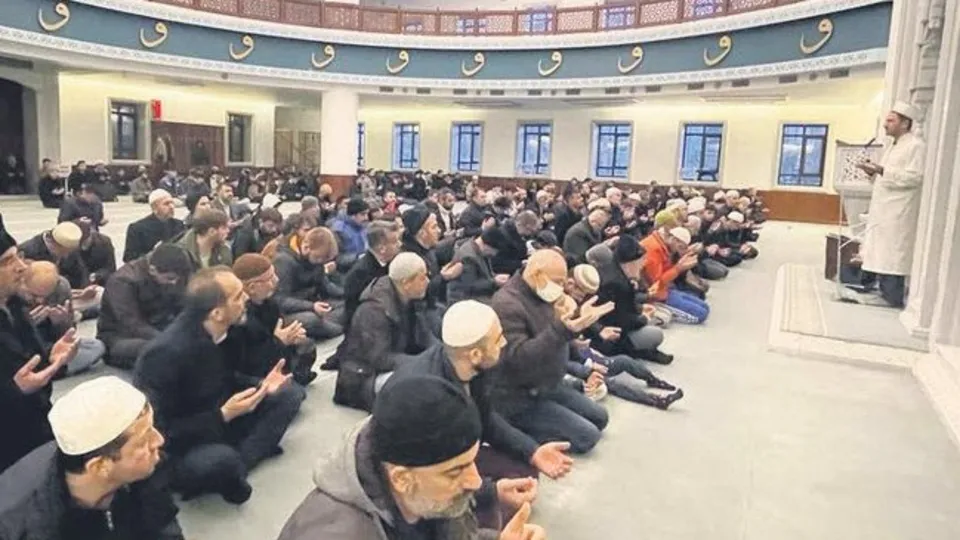 İsveç'te Kur'an-ı Kerim yakıldı Türkiye ayağa kalktı! Sabah namazıyla birlikte tek ses olarak sert tepki