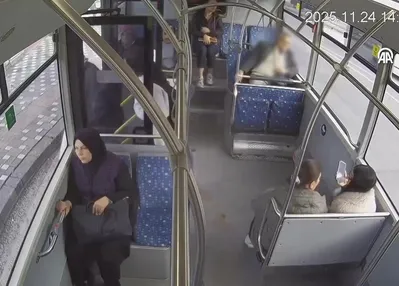 Kalp krizi geçiren yolcuyu hastaneye yetiştirdi